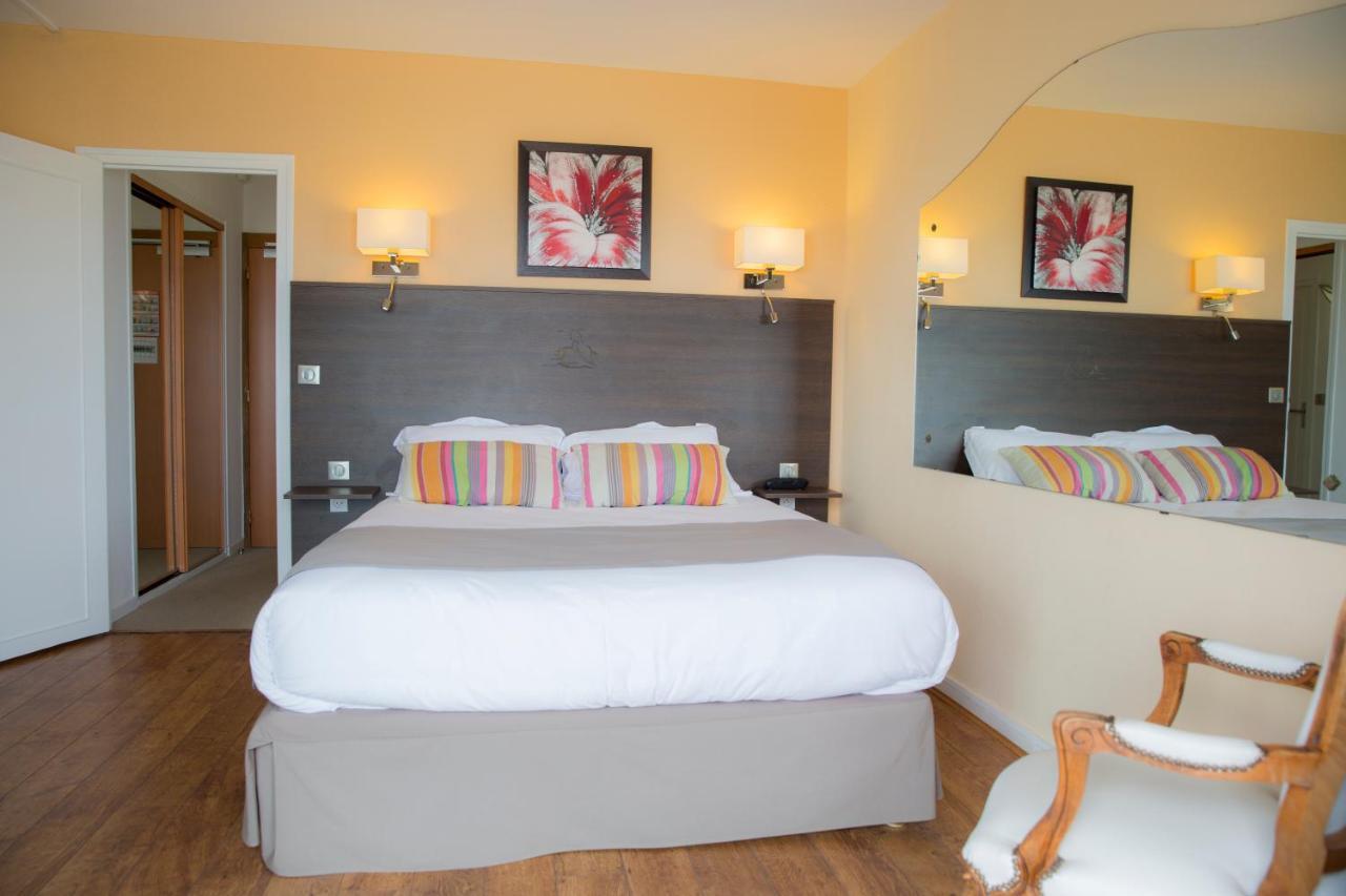 Double Room with Balcony and Sea View